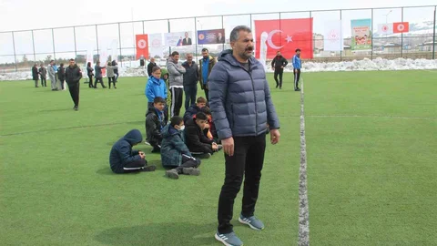 Van'da Eğitimciden Şampiyonluklarla Dolu Veda
