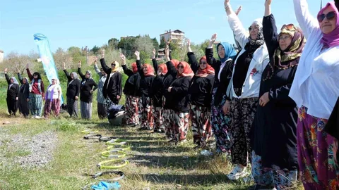 Kadınlar Şalvarlarıyla Spor Yaptı