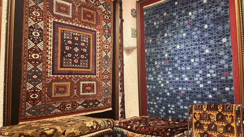 İzmir'de El Halıları Dünya'nın Saraylarını Süsler