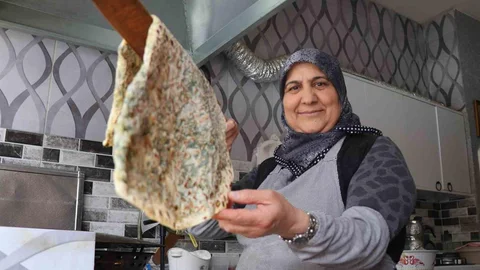 Gözleme Satarak 10 Çocuğunu Büyüttü