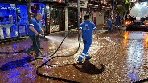 Nazilli Uzun Çarşı Temizlik Çalışmaları Tamamlandı