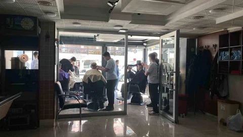 Mamak Esnafı Elektrik Kesintisine Rağmen Çalışmaya Devam Ediyor