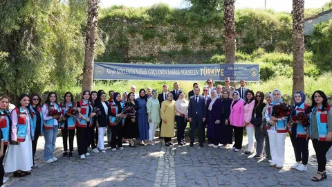 Cizre'de Anlamlı Anneler Günü Kutlaması