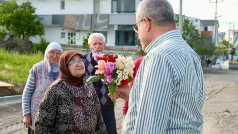 Karabiga'da Başkan Elbi'ye Çiçeklerle Karşılama