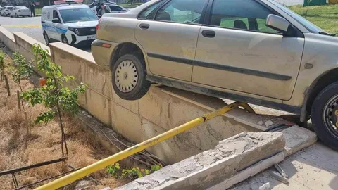 Kütahya'da Freni Boşalan Araç Tehlike Yarattı