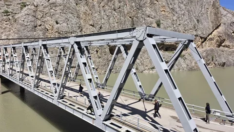 Kemaliye'de Şırzi Köprüsü Aydınlatılıyor