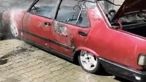 Tofaş Otomobil Yandı, Kullanılamaz Hale Geldi