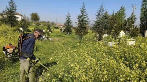 Kırıkkale'de Mezarlık Bakım Çalışmaları Devam Ediyor