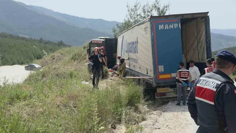 İzmir'de Devrilen Tır Kazası