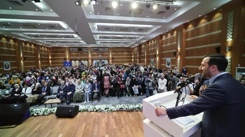 Cumhurbaşkanı Erdoğan İstanbul Kadın Kolları'na Bağlandı