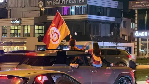 Galatasaray Şampiyonluğunu Kutladı