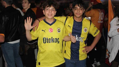 Galatasaray'ın Kutlamasında Fenerbahçeliler Prova Yaptı