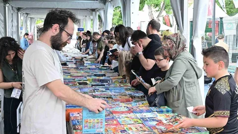 Manisa'da Kitap Fuarı Devam Ediyor