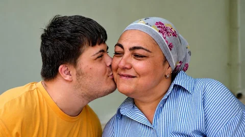 Antalya'da Down Sendromlu Oğul Sevgisi
