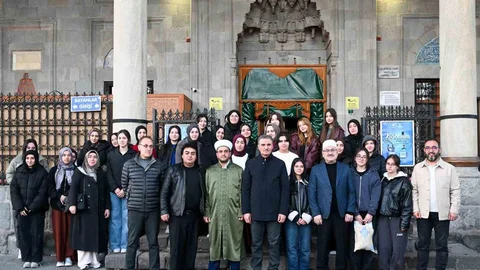 Beş Cami ile Gençler Buluştu