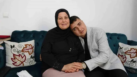 Görme Engelli Oğluna Braille Alfabesi Öğreten Anne