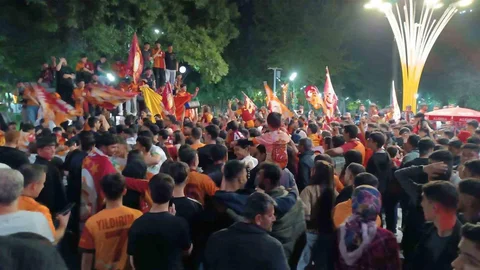 Galatasaraylı Taraftarlardan Batman'da Coşku Dolu Kutlama