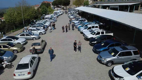 Demirci'de Klasik Araçların Büyüsü