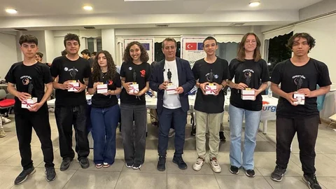 Efeler'de Genç Yazılımcılar Ödüllendirildi