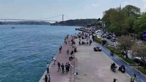 İstanbul'da Güneşli Hava Yoğunluk Yarattı