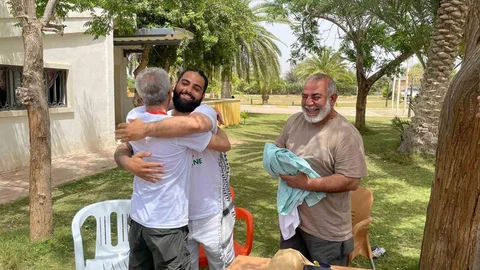 Uruguaylı Aktivist Alvarez'in İslam'a Geçiş Süreci