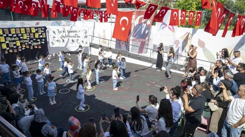 Mersin'de Anneler Günü Coşkusu