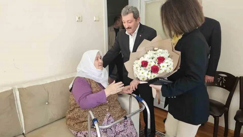 Şehit Annelerine Anlamlı Ziyaret