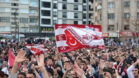 Elazığ’da Maç Coşkusu Yaşandı