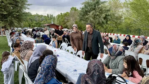 Akçadağ’da Anneler Günü Kutlaması