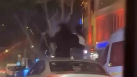 Bursa'da Otomobil Tavanında Tehlikeli Anlar