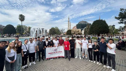 Düzce Gençleri Haliç'te Kürek Çekti