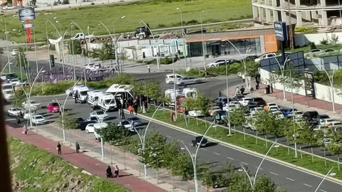 Diyarbakır'da Minibüs ve Otomobil Çarpıştı