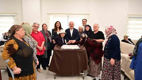 Aydın'da Anneler Günü Kutlaması