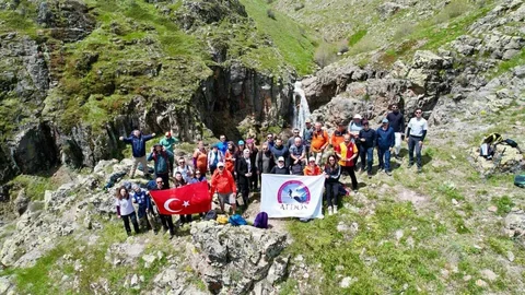 Afyonkarahisar'da Doğa Yürüyüşü ve Şelale Keşfi