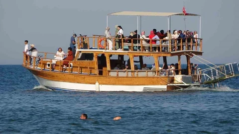 Mersin'de Deniz Sezonu Başladı