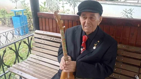Altan Göker Gençlere Türküleri Sevdiriyor
