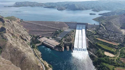 Keban Barajı'nda Kapaklar Açıldı