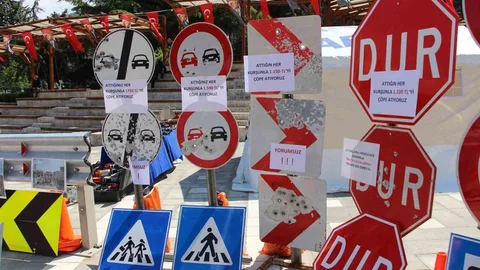 Amasya'da Trafik Levhaları Hedef Alındı