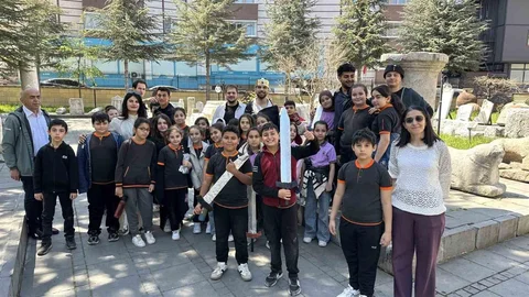 Kastamonu'da Üniversite Öğrencilerinden Tiyatro Gösterisi