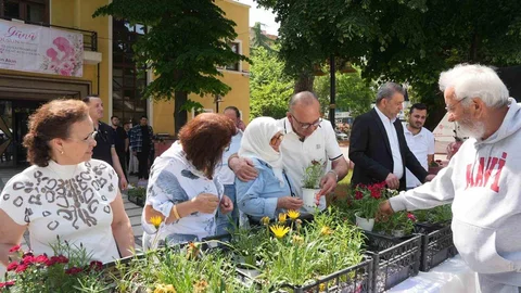 Başkan Çetin Akın'dan Anlamlı Anneler Günü Kutlaması