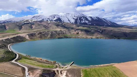 Süphan Dağı'nın Bahar Manzarası Etkileyici