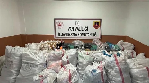 Van’da Gümrük Kaçağı Malzeme Ele Geçirildi