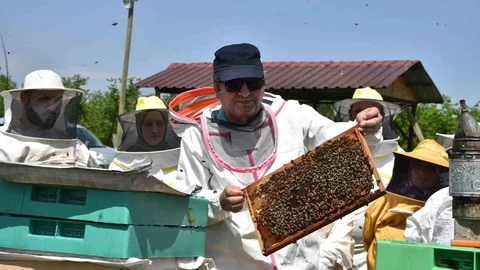 Kursiyerler Kovan Başında Eğitim Alıyor