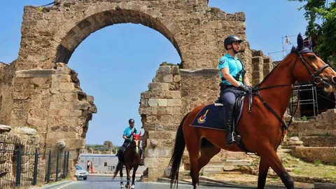 Atlı Jandarma Timleri Side'de Göreve Başladı