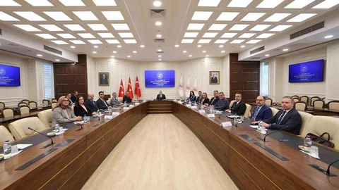 Bakan Işıkhan: Çalışanı Koruyan Politikalar Geliştirilmeli