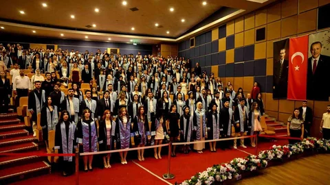 ADÜ İletişim Fakültesi Mezunlarını Uğurladı