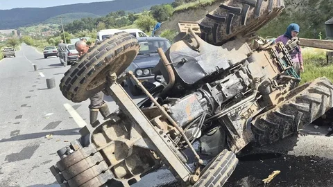 Sındırgı'da Traktör Devrildi, 1 Yaralı