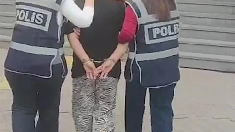 Hırsızlık suçundan ceza alan kadın yakalandı