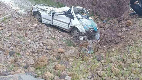 Şanlıurfa'da Kamyonet Uçuruma Düştü
