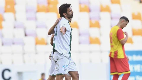 Bursaspor'da Kaptan Muhammet Demir ile Yollar Ayrıldı